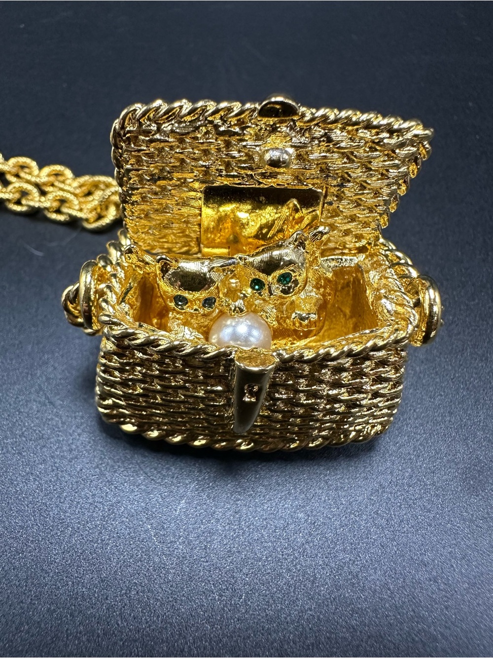 Carolee signed Cat Basket Pendant Necklace Opening Mechanical Trunk Kittens - Picture 6 of 10